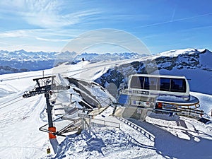 Chairlift from Scex Rouge to the glacier Ice Express - Glacier 3000 or tÃ©lÃ©siÃ¨ge de Scex Rouge jusqu`au glacier, Les Diablerets