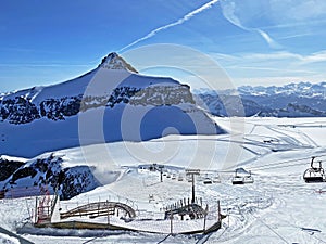 Chairlift from Scex Rouge to the glacier Ice Express - Glacier 3000 or tÃ©lÃ©siÃ¨ge de Scex Rouge jusqu`au glacier, Les Diablerets