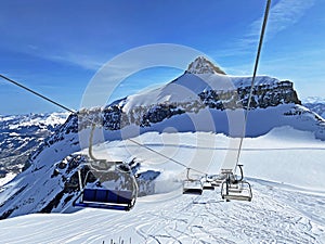 Chairlift from Scex Rouge to the glacier Ice Express - Glacier 3000 or tÃ©lÃ©siÃ¨ge de Scex Rouge jusqu`au glacier, Les Diablerets