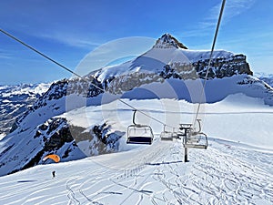 Chairlift from Scex Rouge to the glacier Ice Express - Glacier 3000 or tÃ©lÃ©siÃ¨ge de Scex Rouge jusqu`au glacier, Les Diablerets
