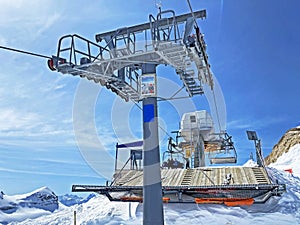 Chairlift from Scex Rouge to the glacier Ice Express - Glacier 3000 or tÃ©lÃ©siÃ¨ge de Scex Rouge jusqu`au glacier, Les Diablerets