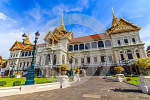 Chakri Throne Hall in the corridor .