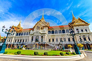 Chakri Throne Hall in the human perspective .