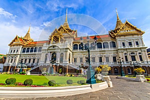 Chakri Throne Hall in the lower corner and straight .