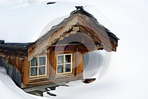 Chalet bow-window