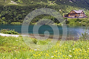 Chalet next to a green lake