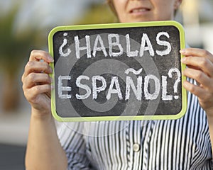Chalkboard with the question habla espanol