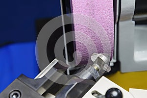 The chamfer tool regrinding process with abrasive stone wheel