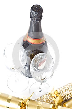 Champagne bottle and glasses with xmas crackers