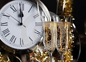 Champagne Glasses Clock Midnight