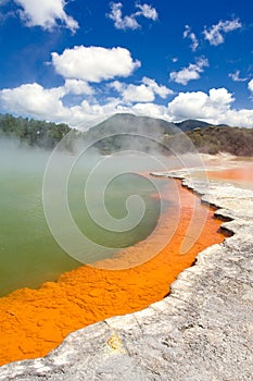 Champán piscina en geotermia mundo maravilloso 