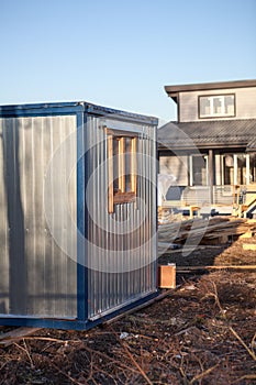 Change house in which workers may change their clothes or rest