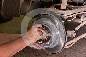 Changing brake rotor disc on a car