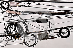 Chaotic array of telecommunication wires