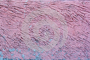 A chaotic striped pattern with recesses in the mortar.