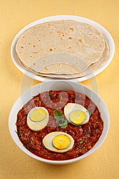 Chapati with Egg curry