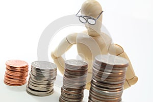 Character with glasses looking at US coins.