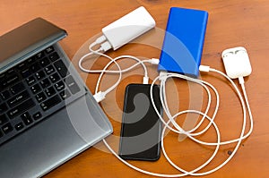 Charge sharing: recharging a laptop, a cellphones and an air pod set with two power banks