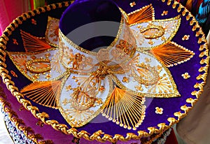 Mexičan klobúk modrý purpurová a zlatý 
