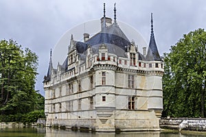 Chateau Azay-le-Rideau, earliest French chateaux photo