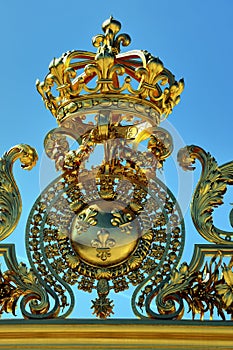 Chateau de Versailles. Golden French King Crown, t