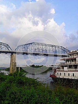 Chattanooga boat bridge bushes sky