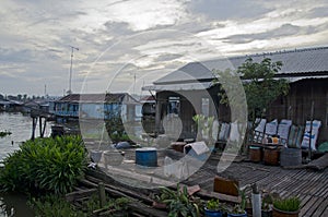 Chau Doc floating village-2