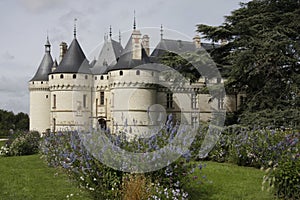 Chaumont Castel sideview and the castel park