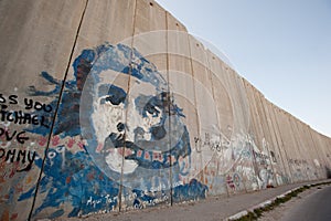 Che mural on Israeli separation wall