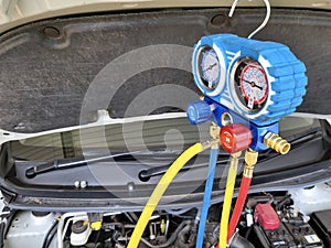 check the air conditioning refrigerant pressure on the car