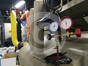 Check air leak test of chiller -