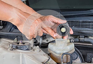 Check brake fluid inlet,Car maintenance,Check car yourself,Chec