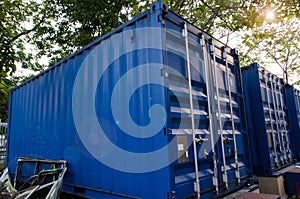 Check the container before packing the exported products. photo