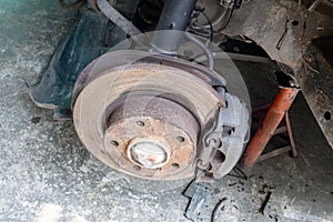 Check and maintain car front disc brakes