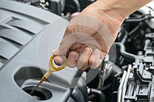 Check the oil level in car engine