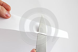 Check the sharpening of knife blades on paper