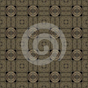 Checkered gold celtic vector seamless pattern. Modern ornamental luxury grid background. Repeat golden tribal ethnic style