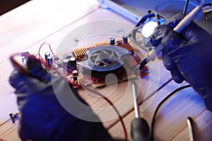 Checking with an ammeter a graphics card from an old computer