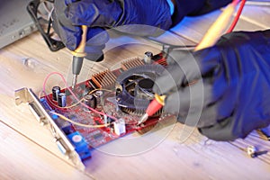 Checking with an ammeter a graphics card from an old computer