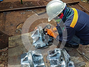 Checking defect in welded with process Magnetic Particle TestingMT photo