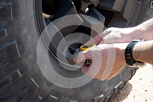 Checking pressure of tyre
