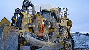 daily checklist process prior to the start of a workday with heavy machinery for construction and mining