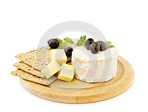 Cheddar and Brie cheese with crackers