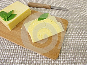 Cheddar cheese slices