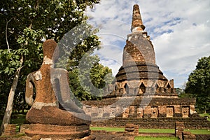 Chedi and Buddha at Wat Phra Kaeo