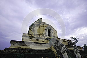 Chedi laung pagoda in chiangmai with sky