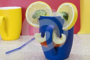 Cheerful blue mug with slices of lemons