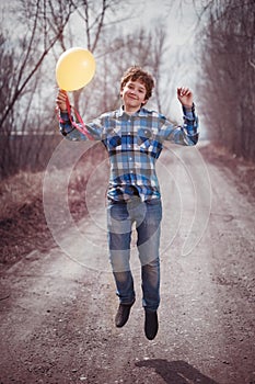 The cheerful boy with a balloon