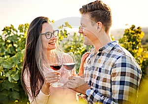 Cheerful millennial caucasian couple tasting wine together on a wineyard - Harvesting, wine tasting and vinification outdoor