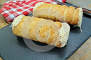 Cheese and bÃ©chamel roll